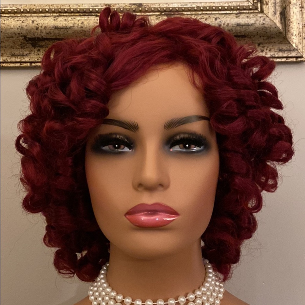 RED CURLY WIG WITH LOOSE BANGS IN HEAT RESISTANT FIBER OF HIGH QUALITY TRENDY